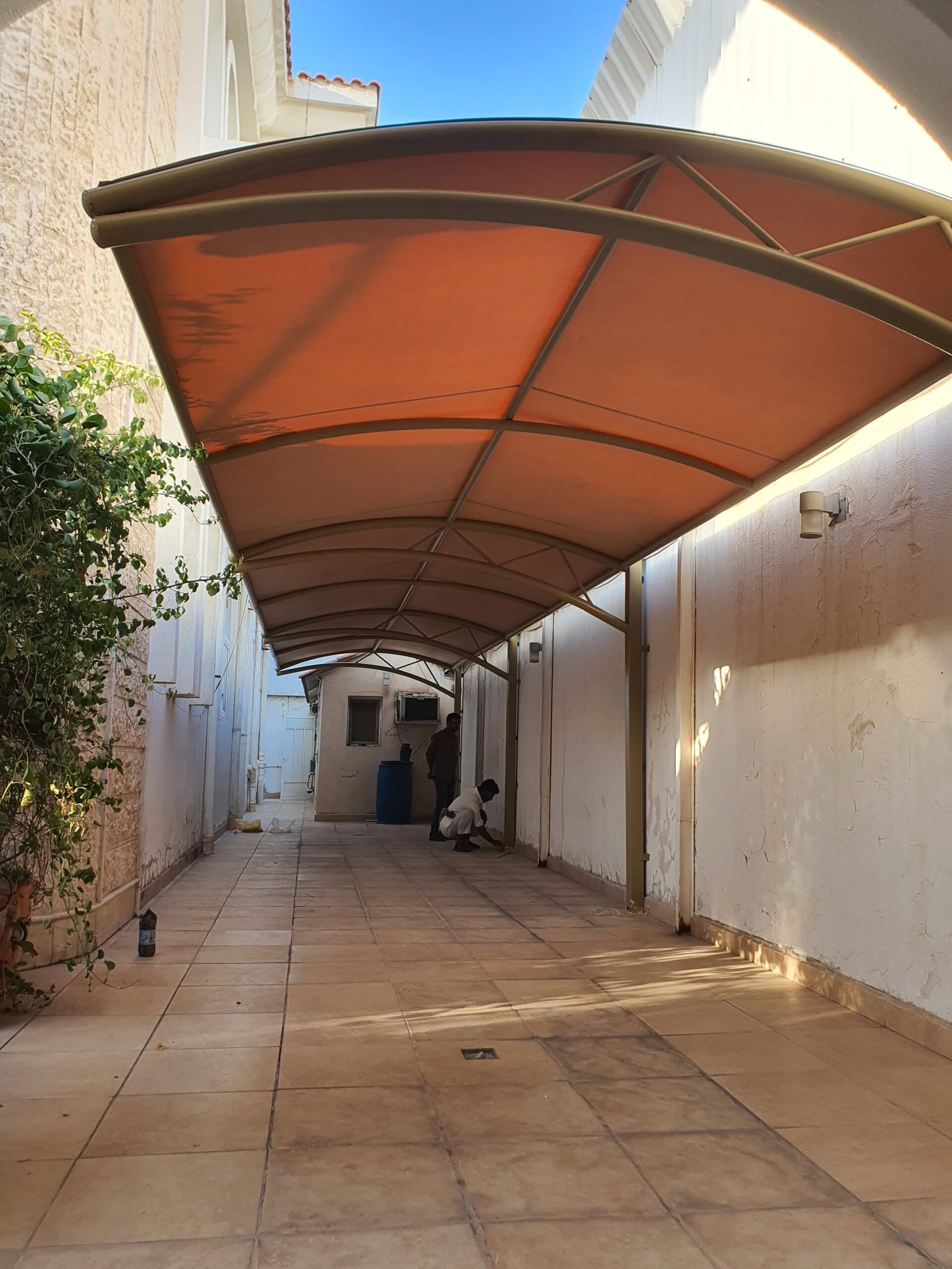 مظلات وسواتر